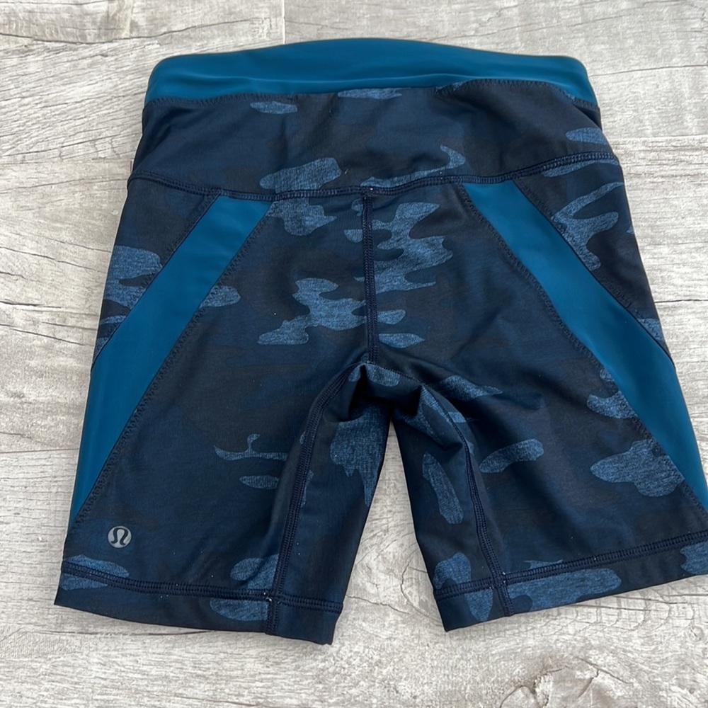 Lululemon Athletica Clip-In Short‎ Heathered Texture Lotus Camo Oil Slick Blue